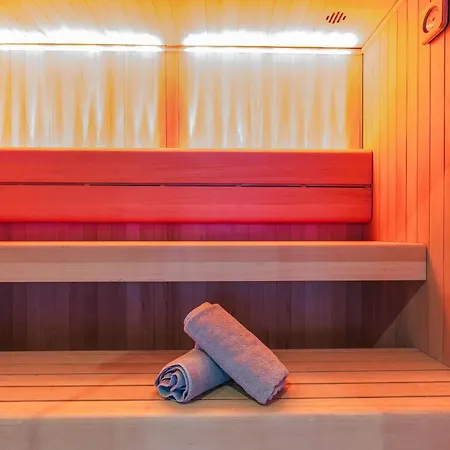 シャレー Luxury With Private & Wellness Area メジェーヴ